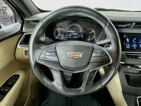 Used 2019 Cadillac XT5 FWD image 11
