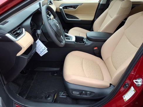 New 2025 Toyota RAV4 XLE w/ Convenience Package image 5