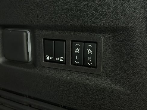 Used 2026 GMC Yukon Denali Ultimate AWD/4WD image 15