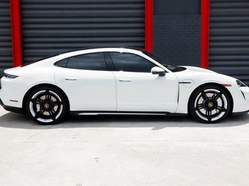 Used 2022 Porsche Taycan RWD image 6