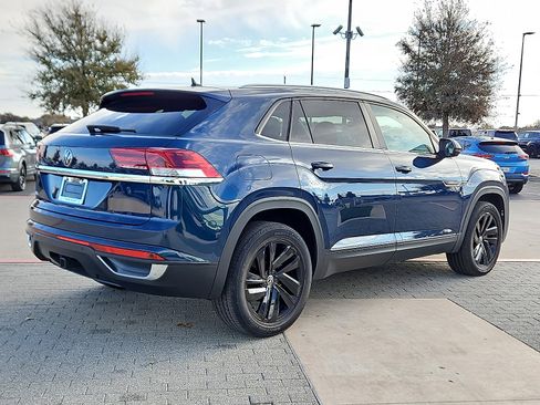 Certified 2022 Volkswagen Atlas Cross Sport SE w/ Panoramic Sunroof Package image 3