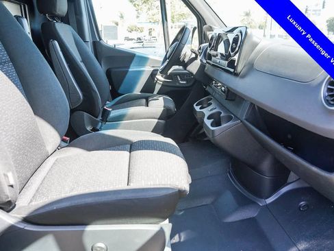 Used 2024 Mercedes-Benz Sprinter 2500 image 97