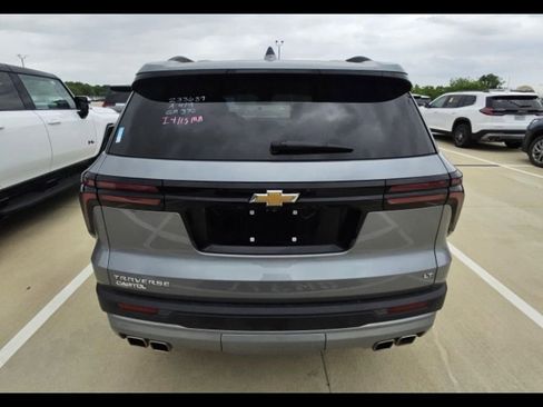 Used 2024 Chevrolet Traverse LT FWD image 2