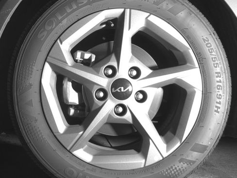 Used 2025 Kia K4 FWD image 12