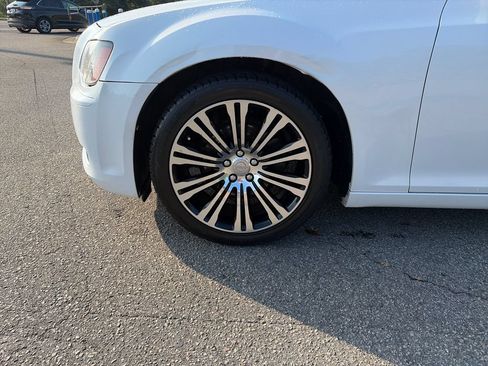 Used 2014 Chrysler 300 S RWD image 19