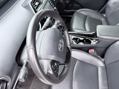 Used 2022 Toyota Prius AWD image 17