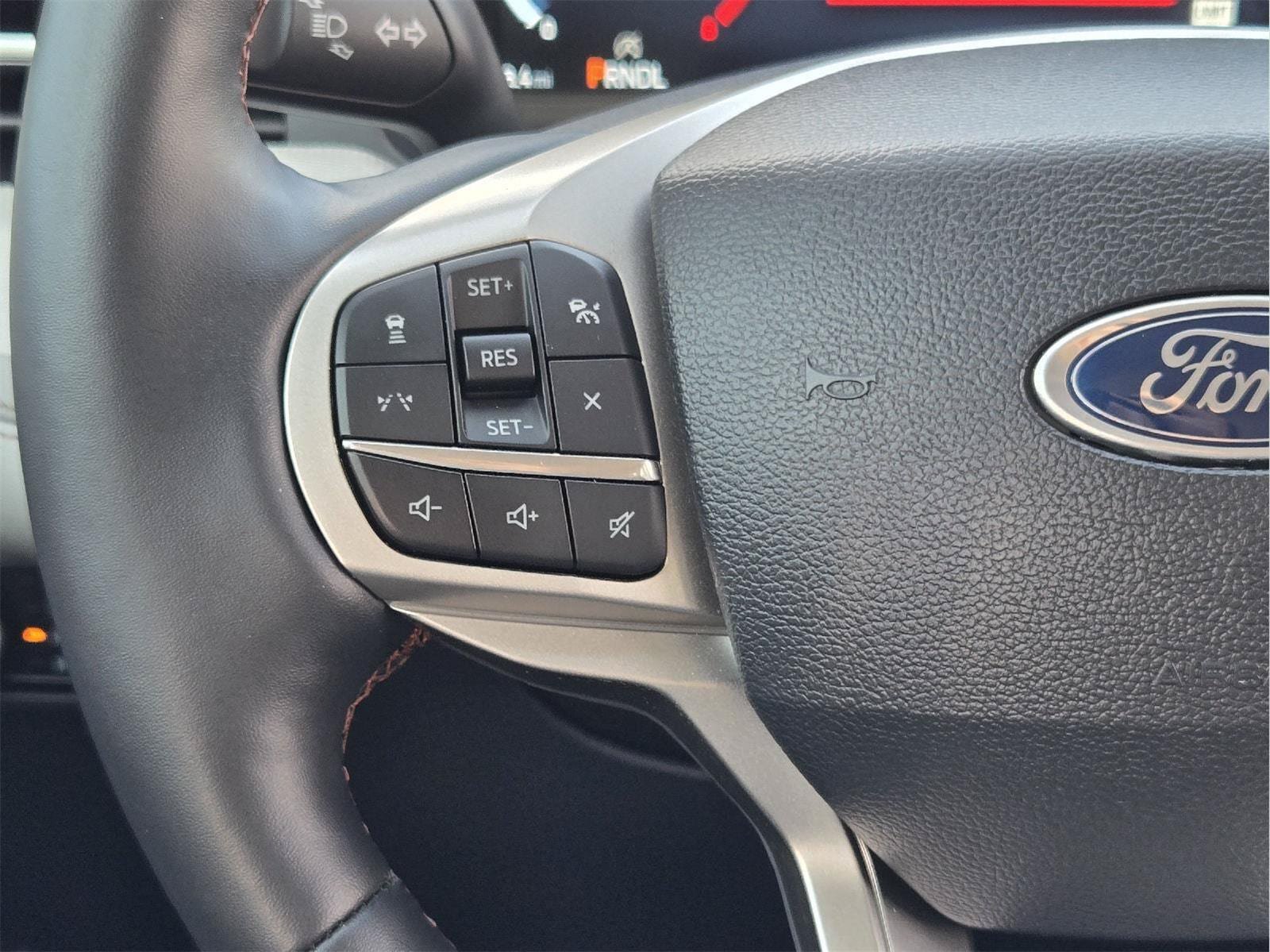 Used 2025 Ford Explorer Active w/ Active Comfort Package RWD image 27