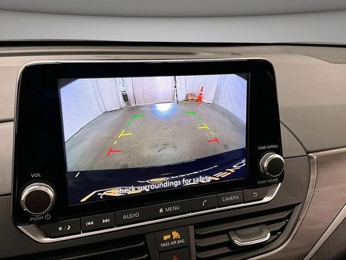 Used 2024 Nissan Altima 2.5 SV FWD image 14