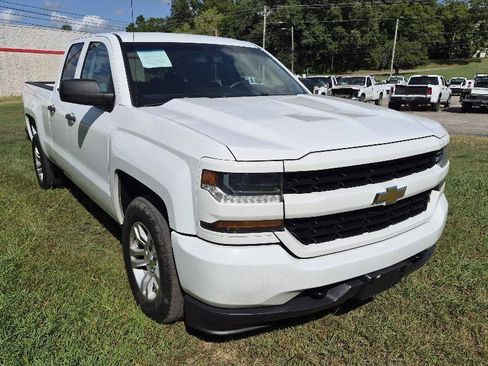 Used 2017 Chevrolet Silverado 1500 Custom w/ Custom Convenience Package RWD image 5