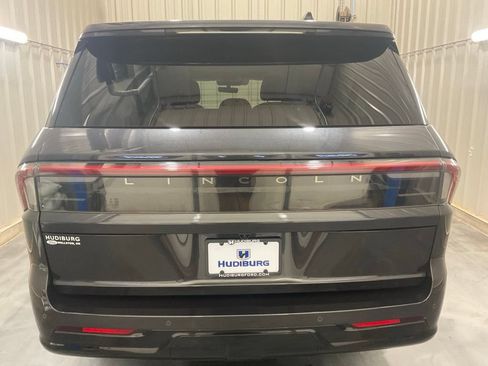 Used 2025 Lincoln Navigator L Reserve AWD/4WD image 21