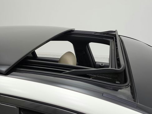 Used 2021 Mercedes-Benz C 300 Sedan image 19