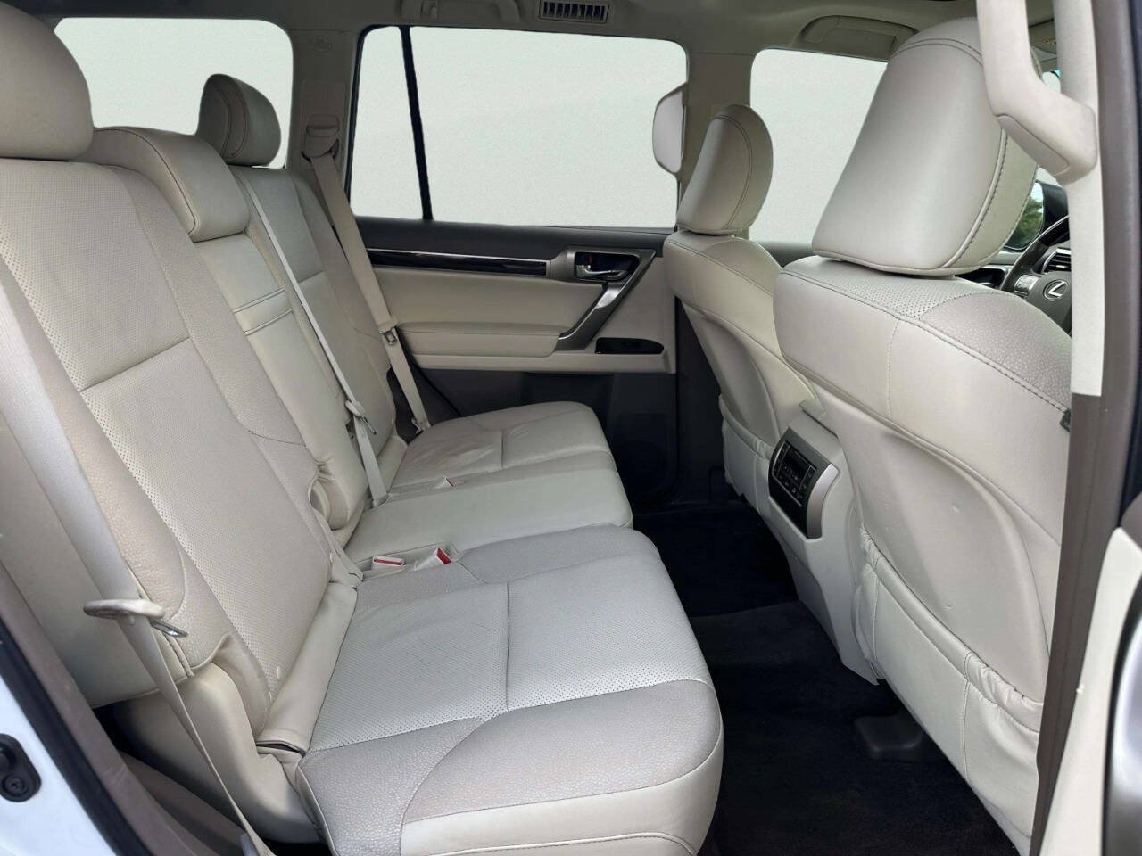 Used 2014 Lexus GX 460 w/ Premium Package AWD/4WD image 15