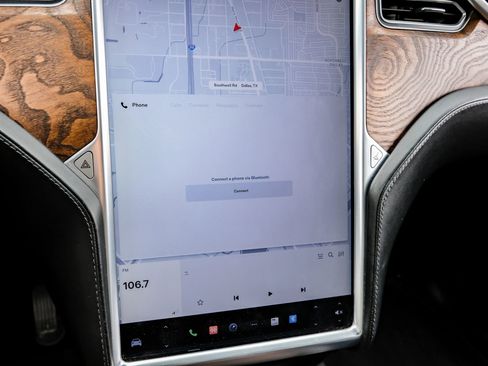 Used 2017 Tesla Model X 90D image 29