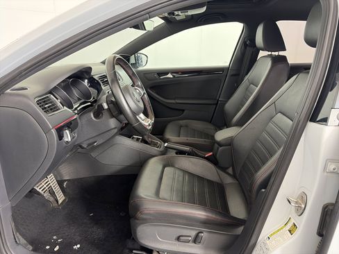 Used 2017 Volkswagen Jetta GLI image 6