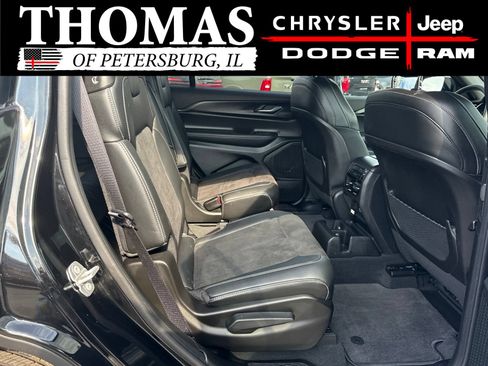 Used 2025 Jeep Grand Cherokee L Altitude AWD/4WD image 28