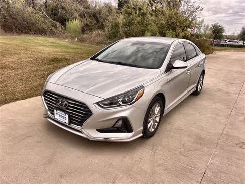 Used 2018 Hyundai Sonata SE image 2
