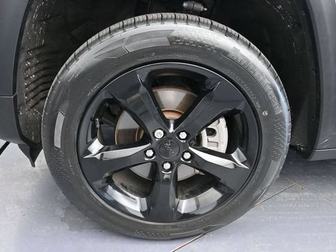 Used 2023 Jeep Grand Cherokee L Laredo AWD/4WD image 21