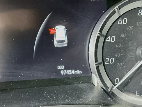 Used 2021 Toyota Highlander XLE FWD image 19