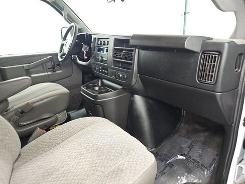 Used 2017 Chevrolet Express 3500 LT w/ LT Preferred Equipment Group RWD image 32