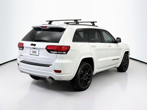 Used 2017 Jeep Grand Cherokee Altitude image 5