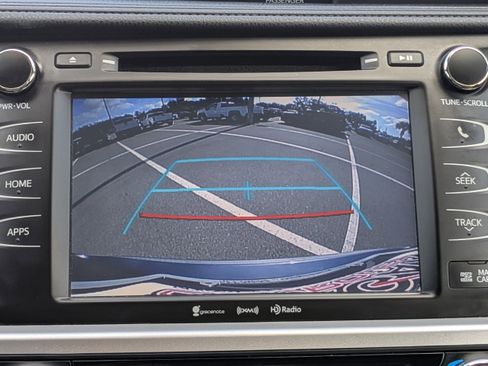 Used 2018 Toyota Highlander XLE image 32