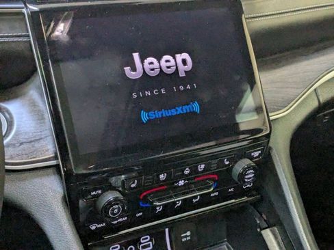 Used 2024 Jeep Grand Cherokee L Limited w/ Luxury Tech Group II image 22