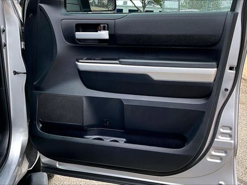 Used 2016 Toyota Tundra SR5 w/ Tow Package image 25