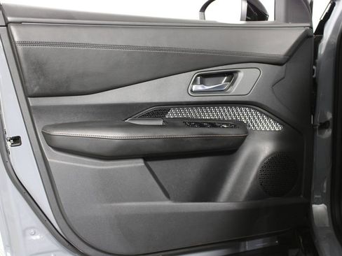 Used 2024 Nissan Ariya FWD image 6