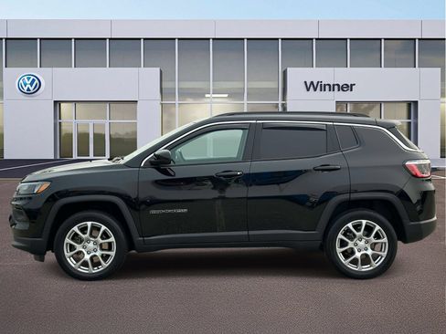 Used 2023 Jeep Compass Latitude w/ Sun and Sound Group AWD/4WD image 2