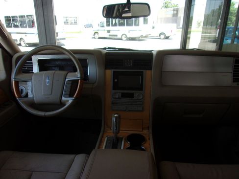 Used 2007 Lincoln Navigator 2WD image 15