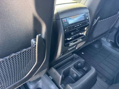 Used 2025 Jeep Grand Cherokee L Limited w/ Black Appearance Package image 15