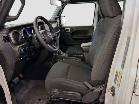 Used 2023 Jeep Wrangler Unlimited w/ Cold Weather Group image 13