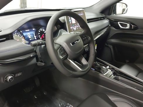 New 2026 Jeep Compass Latitude image 17