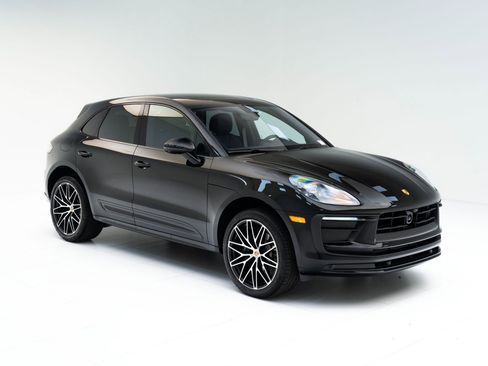 Certified 2025 Porsche Macan AWD/4WD image 7