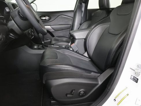 Used 2022 Jeep Cherokee Latitude Lux w/ Sun & Sound Group image 5