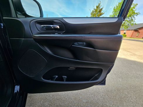 Used 2017 Dodge Grand Caravan GT image 17