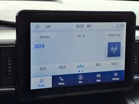 Used 2022 Ford Explorer XLT w/ Equipment Group 202A AWD/4WD image 18