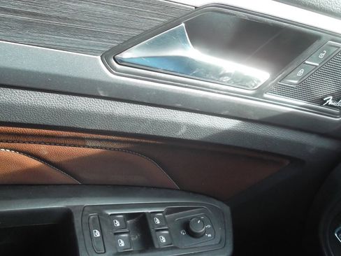 Used 2021 Volkswagen Atlas SEL Premium image 15