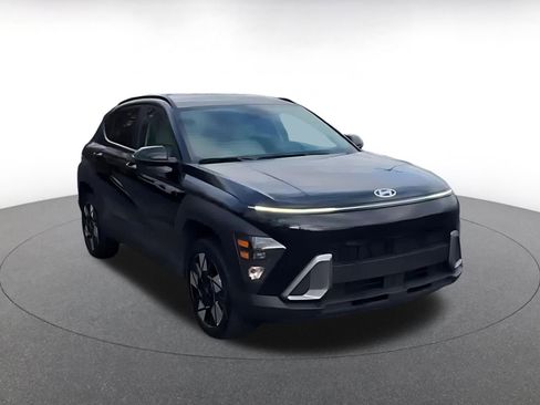 Used 2025 Hyundai Kona SEL image 3