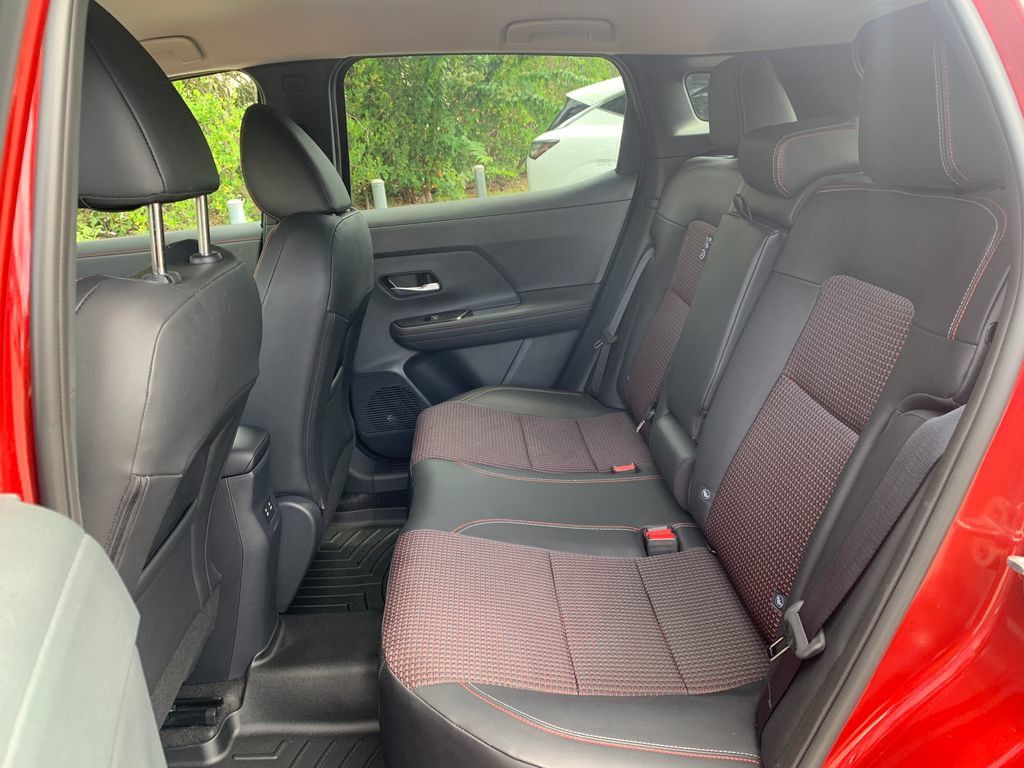 Used 2025 Nissan Kicks SR FWD image 10