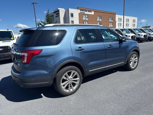 Used 2018 Ford Explorer XLT w/ Equipment Group 202A AWD/4WD image 4