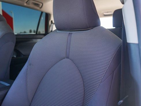 Used 2021 Toyota Highlander LE image 26