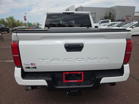 Used 2024 Toyota Tacoma TRD Off-Road AWD/4WD image 4