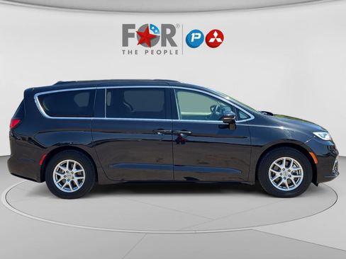 Used 2022 Chrysler Pacifica Touring-L FWD image 6
