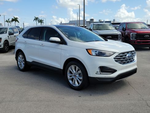 Used 2022 Ford Edge Titanium AWD/4WD image 3
