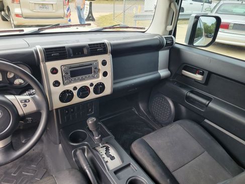 Used 2014 Toyota FJ Cruiser 2WD image 13