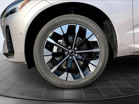 New 2026 Volvo XC60 B5 Plus w/ Protection Package Premier AWD/4WD image 14