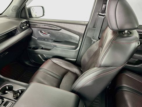 Used 2025 Honda Pilot Black Edition image 25