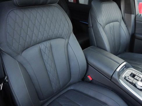 Certified 2025 BMW X7 M60i image 14