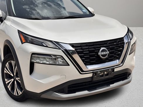 Used 2022 Nissan Rogue SV FWD image 24